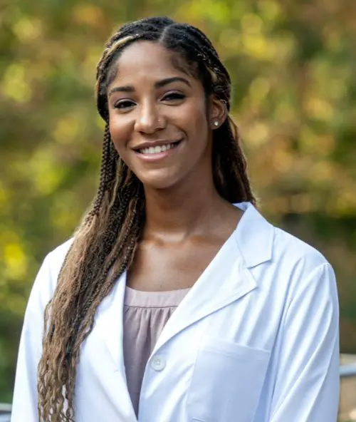 Jasmyn Fearon, DVM